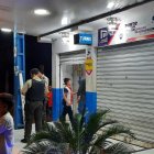 Al dueño de una farmacia lo sorprendieron cuando cerraba el local.