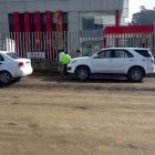 Familiares aguardaron por información en centro forense.