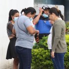 Familiares de Jhon Vega Aguilar acudieron al Laboratorio de Criminalística.