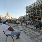 Vista de la zona donde ocurrió una explosión ayer en el Hotel Saratoga, en La Habana (Cuba). La cantidad de fallecidos por la explosión ocurrida la víspera en el hotel Saratoga en La Habana aumentó a 26, incluida una turista española, informaron este sábado las autoridades cubanas. EFE/Ernesto Mastrascusa