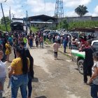 La angustia y desesperación de los familiares de los presos, fuera de la cárcel que este lunes fue escenario del horror.