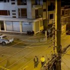 Policía especializada y bomberos asistieron la emergencia.