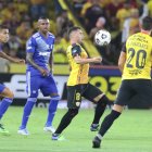 Barcelona y Emelec se enfrentan en el Monumental.