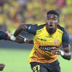 Michael Carcelén hizo el gol salvador de Barcelona para lograr el empate 1-1 ante Emelec.