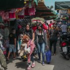 La migración de venezolanos hacia Ecuador y Perú no cesa.