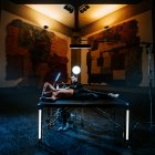 Patricio Nardi convirtió el museo de Guayasamín en su estudio de tatuajes. Allí hizo una obra de Guayasamín.