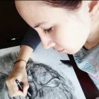 Desde los 4 años, Anita  empezó a pintar viendo a su mamá embarazada.