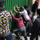 Los padres de familia y amigos del chico fallecido querían respuestas.