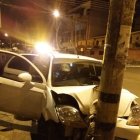 El automóvil liviano quedó en estas condiciones luego del impacto.