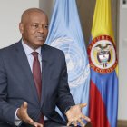 El director regional del Fondo de Población de Naciones Unidas (UNFPA) para América Latina y el Caribe, Harold Robinson, habla hoy durante una entrevista con Efe en Bogotá (Colombia). Para acabar con los embarazos no deseados, que son casi la mitad de todos los embarazos del mundo, hay que "despolitizar" la educación y la salud en materia de derechos sexuales y reproductivos, herramientas fundamentales para otorgar a las mujeres capacidad de decisión. "Los derechos sexuales son sencillamente la posibilidad de las personas de tomar decisiones sobre sus propios cuerpos", detalla Robinson. EFE/ Carlos Ortega