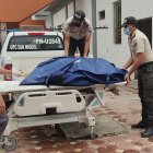 Los cuerpos fueron trasladados hasta la morgue para realizar las respectivas autopsias.