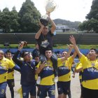 Los jugadores del Total Mejía le dedicaron el título a Fernando Guamán, uno de los fundadores del equipo.