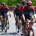 Richard Carapaz estuvo resguardado por sus compañeros del Ineos durante la etapa maratón del Giro de Italia.