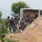 Los cuerpos fueron subidos al carro de Medicina Legal y llevados al Laboratorio de Criminalística.