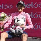 Richard Carapaz se visitió de rosa en la etapa 14 del Giro de Italia. El tricolor busca su segundo título en este gran vuelta.