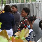 Allegados de los fallecidos acudieron a la morgue para retiras sus cadáveres.