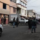 El crimen ocurrió al medio día, mientras la víctima compartía con unos amigos.