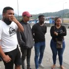 Familiares de Yoli Cuero llegaron a la morgue para retirar su cuerpo.