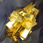 En los allanamientos en los que cayó el sospechoso, hubo una incautación de barras de oro.