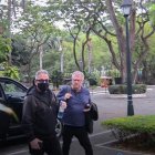 Ricrado Montaner tras su llegada al hotel en donde se hospedará en Guayaquil.