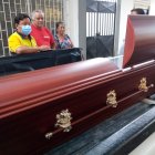 Los funerales del popular Farol se realizan en medio del dolor de familiares y conocidos.
