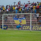 El golero Luis Zambrano fue la figura del Bonita Banana al detener el penal número 42 de la serie ante Libertad FC.