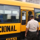 Los estudiantes viajaban en este bus cuando fueron asaltados.