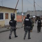Agentes policiales y de las Fuerzas Armadas se desplegaron en el sector.