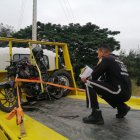 El percance ocurrió en la vía Perimetral. La víctima fue aplastada por las llantas delanteras del pesado vehículo.