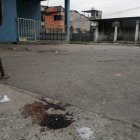 En el sitio del asesinato se observan hoy las manchas de sangre de la víctima.