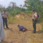 La Policía llegó al sitio donde fue descubierto el cadáver.