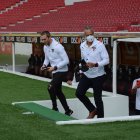 Luis Zubeldía analiza con la dirigencia el sumar refuerzos en su objetivo de ser campeón con los albos.