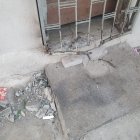 Un artefacto explosivo estalló en la puerta de una casa.