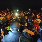 Un grupo de antisociales pretendió robar un vehículo cuando fue capturado por los ciudadanos.