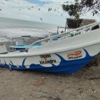 Los tres salieron a bordo de una lancha de nombre “Tres Hermanos”, de color blanco y franjas azules.