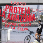 Despliegan una pancarta contra Guillermo Lasso durante la Cumbre Américas