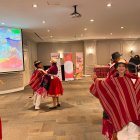 Con bailes típicos, los cuencanos llegaron hasta Guayaquil a mostrar lo que les espera en las fiestas.