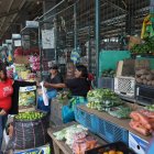 En el Mercado de Transferencia de Víveres, unos andenes ya no resaltaban por estar ‘full’, sino por los huecos.