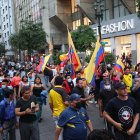 El grupo ciudadano caminó por la avenida 9 de Octubre, desde el parque Centenario hasta la avenida Malecón Simón Bolívar.