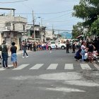 Familiares de Alan Ante se acercaron hasta el sitio donde yacía su cuerpo. Lloraban desconsolados.