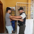 Al llegar a casa, sus hijos lo reciben con emoción y cariño. Si le toca trabajar en esta fecha, en la tarde o en la noche le espera buena 'jama'.