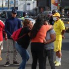 Familiares se daban consuelo para sobrellevar la pena. Estaban destrozados.