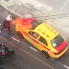 El taxista se habría negado a darles dinero y le prendieron fuego como represalia.