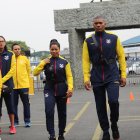 Congo junto a Escobar, ambos abanderados de Ecuador para los Juegos Bolivarianos 2022, durante la ceremonia oficial del viernes 17 de junio.