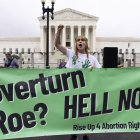 Manifestantes a favor del aborto protestaron por la decisión.