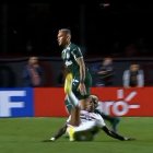 El zaguero ecuatoriano Robert Arboleda sufrió una dura lesión en el tobillo izquierdo.