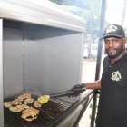 Un Pulpo parrillero. Admite que en realidad no sabe cocinar, pero está aprendiendo.