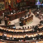 Manifestantes acudieron a la casa de asambleístas de Chimborazo mientras se sigue debatiendo la destitución de Lasso