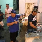 Los panas del club ‘Los Cuerpeadores’ se fueron de parrillada, cervezas y ‘whiskacho’ para olvidar la crisis política del país.