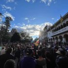 Vidrios de las ventanas de la Gobernación del Azuay fueron destruidos por manifestantes
